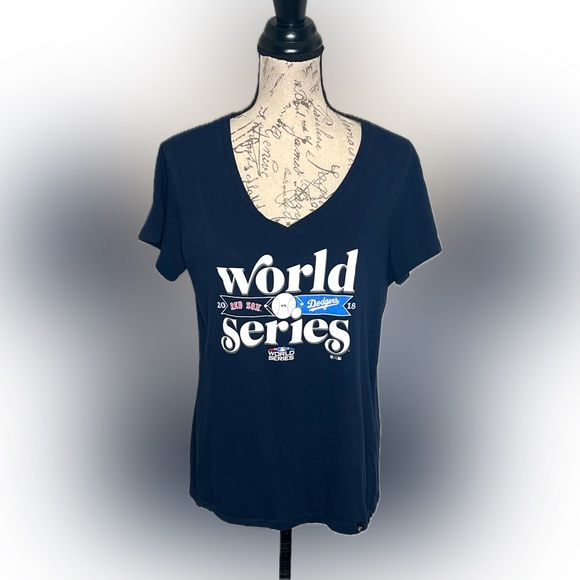 World Series V Neck Tee 2018 EUC - Picture 1 of 3